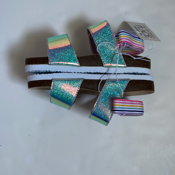 The Children Place, Holographic silver sandals, size 9. 100% faux leather - Picture 10 of 17